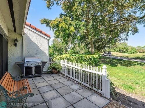 5293 Stonybrook Ln, Boynton Beach FL  33437-1616 exterior