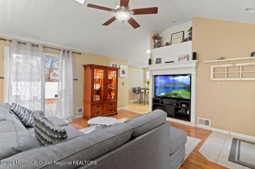 84 Woodland Dr, Bricktown NJ  08723-7431 exterior