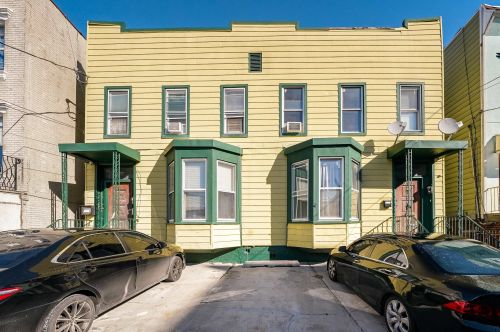 312 13th St, Union City, NJ 07087-4212
