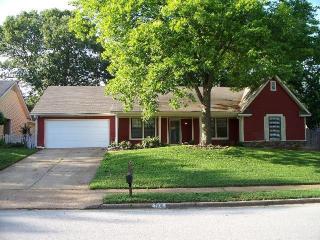 7108 Shadow Oaks Dr, Memphis, TN 38125-2923