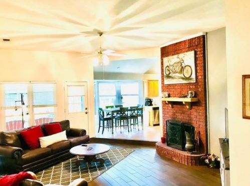 604 Parkwest Blvd, Fort Worth, TX 76179-3438