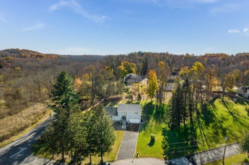 1 Fabbri Ct, Mahopac NY  10541-2001 exterior