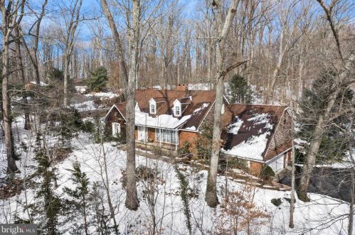 1 Birch Ct, North Hanover, NJ 08562-2002