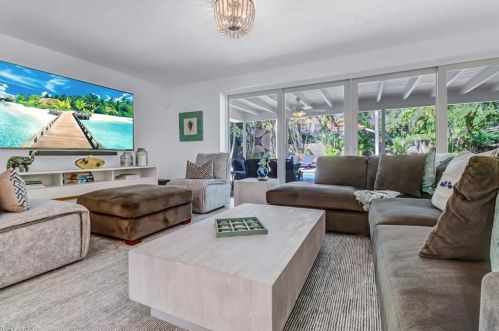 625 Orchid Dr, Naples FL  34102-5012 exterior