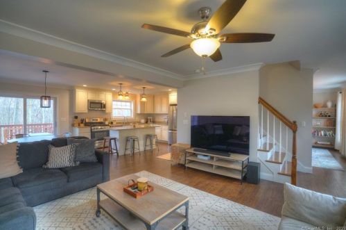 180 Briar Hill Rd, Groton CT  06340-2652 exterior