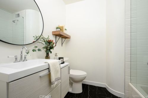 513 Dianthus St, Manhattan Beach CA  90266-6720 exterior