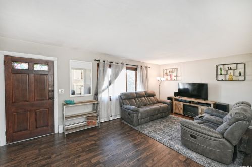124 2nd St, West Islip NY  11795-2104 exterior