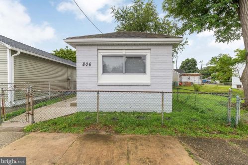 806 Pitman Ave, West Deptford NJ  08063-1324 exterior