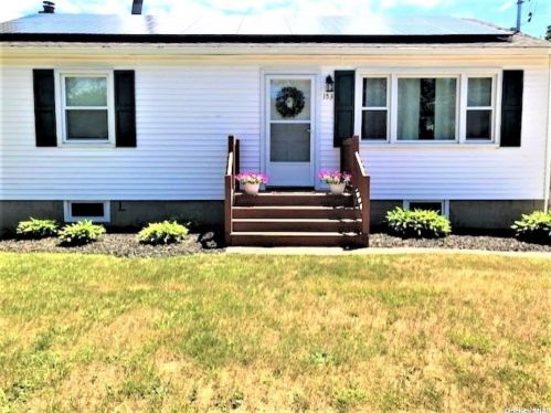 153 Smith Ave, Holbrook, NY 11741-1139