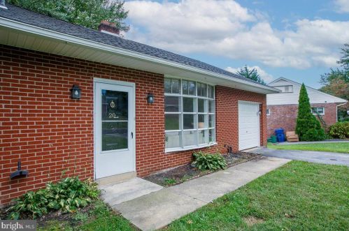 20 Pilgrim Dr, Lancaster, PA 17603-6453