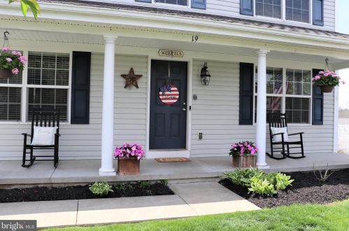 19 Autumn Blaze Way, Ephrata, PA 17522-2730