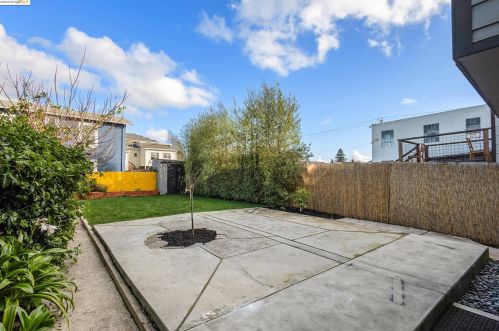 3026 Adeline St, Oakland CA 94608-4412 exterior