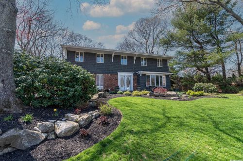 136 Main Ave, Lake Grove, NY 11755-2000