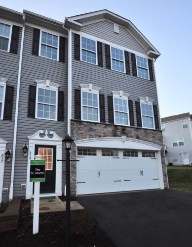 219 Lockheed Dr, Moon Twp, PA 15108-2406