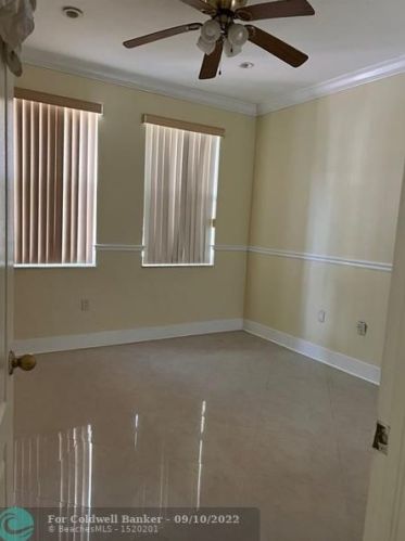 16800 36 Ct, Hollywood FL exterior