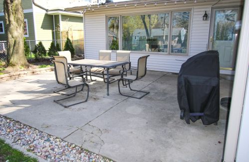 4946 Dean Rd, Milwaukee WI  53223-3124 exterior