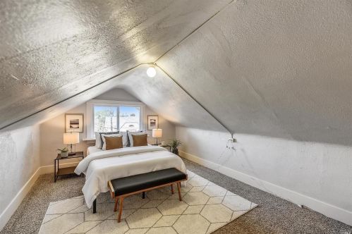 5044 Fairfax Ave, Oakland CA 94601-5811 exterior