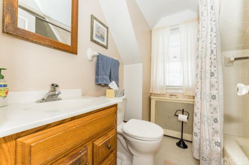 143 High St, Woodbridge NJ  07095-3047 exterior