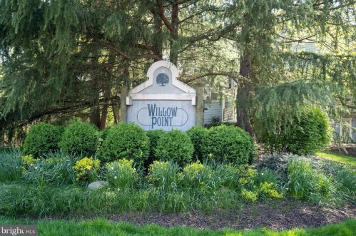 7779 Willow Pt Dr, Falls Church VA  22042-7536 exterior