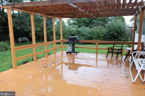 609 Hammond Ave, Hanover PA 17331-3843 exterior