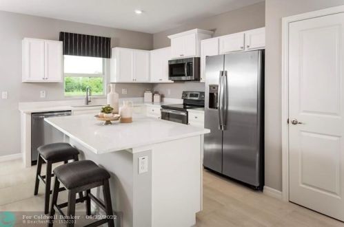 3668 Sapphire Hollow Way, Fort Pierce FL  34981 exterior