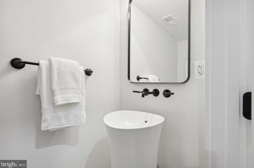 1416 A St, Washington DC  20003-1523 exterior