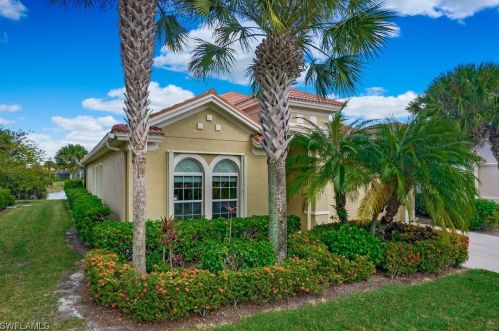 8181 Valiant Dr, Naples, FL 34104-6671
