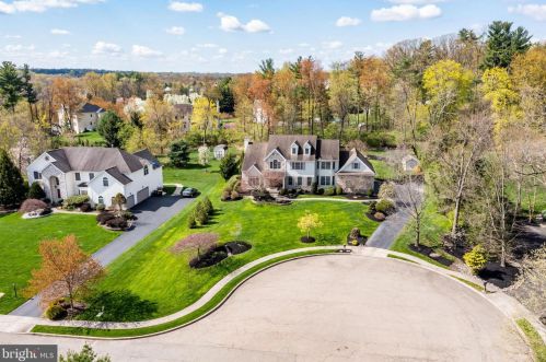512 Goldfinch Ln, Prospectville, PA 19002-2544