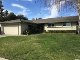 1030 Silver Lake Dr, Sacramento, CA 95831-1725