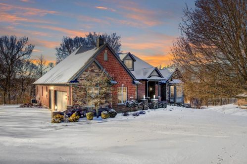 2550 Shaker Village Dr, North Bend, OH 45052-9658