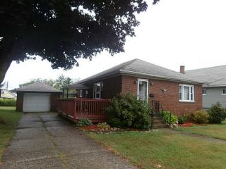 728 33rd St, Erie, PA 16504-1704