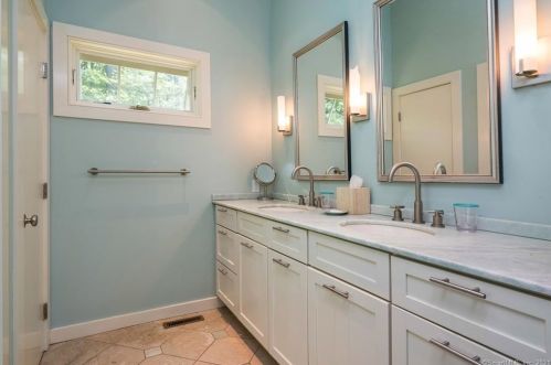 80 Ingham Hill Rd, Essex CT  06426-1507 exterior