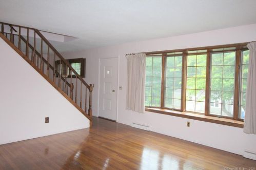 3 Dean Dr, Wallingford CT  06492-3215 exterior