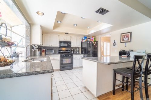 29000 Gladiolus Dr, Santa Clarita CA  91387-1828 exterior
