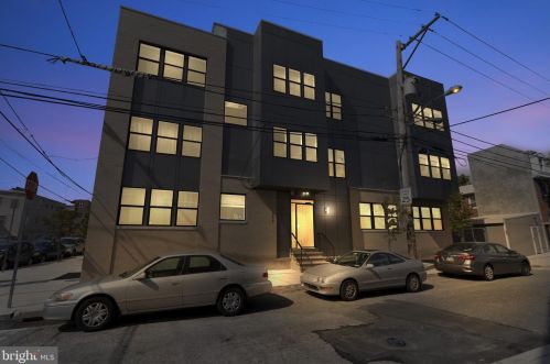 207 Allen St, Philadelphia, PA 19125-4103