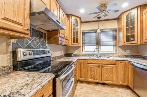 393 Maxim Dr, Hopatcong NJ  07843-1701 exterior