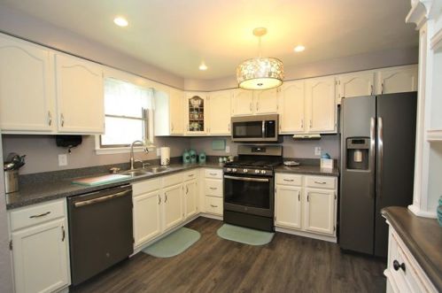 1700 Gina Dr, Pittsburgh, PA 15122-3115