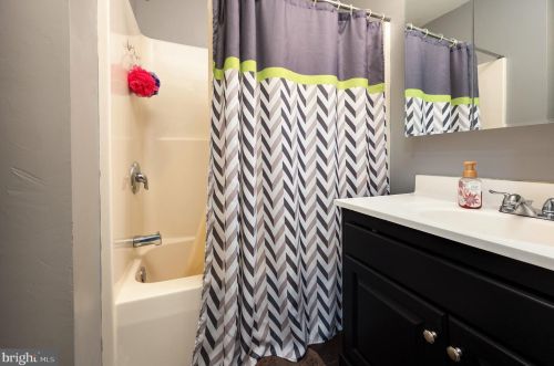 2376 Grandview Rd, Hanover PA 17331-7886 exterior