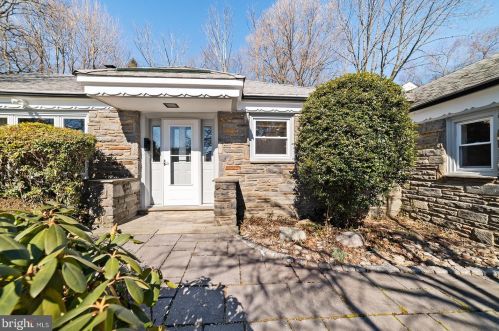 8102 Heacock Ln, Wyncote, PA 19095-1819