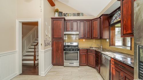 255 Maple St, Islip Manor NY  11751-4801 exterior