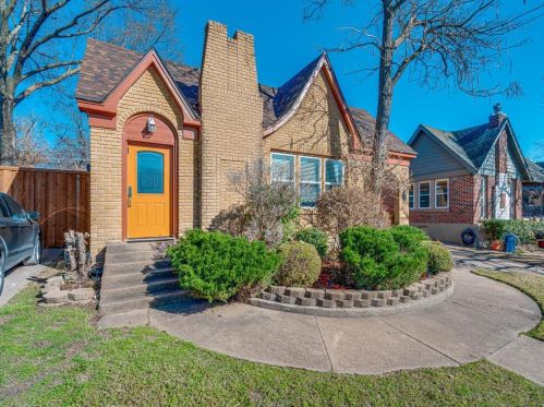 214 Briscoe Blvd, Dallas, TX 75211-2739