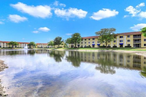 8244 Key Royal Cir, Naples, FL 34119-6807