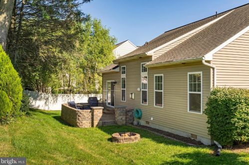 25 Summerlyn Dr, Ephrata PA  17522-9331 exterior