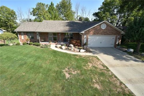 1194 Castle Dr, Hopewell, IN 46131-9001