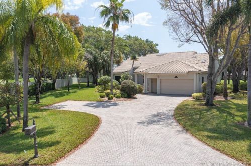 71 Bristol Dr, Boynton Beach, FL 33436-7410