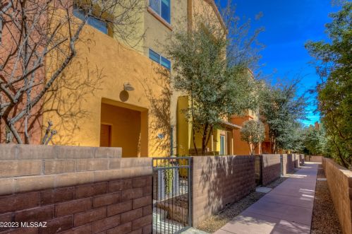 2406 Blue Diamond Dr, Tucson AZ  85718-6691 exterior