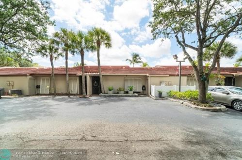 8288 Dundee Ter, Hialeah FL  33016-1405 exterior