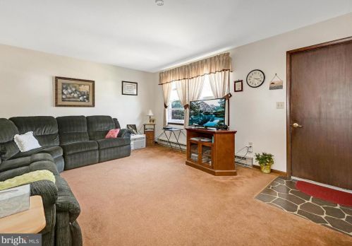 236 Boomerang Dr, Ephrata, PA 17522-2441