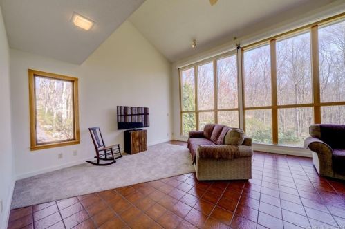 5 Bramble Bush Dr, Niantic CT  06357-1802 exterior