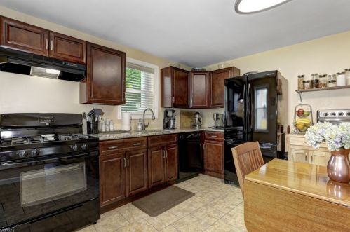 114 Rockland Ave, West Paterson, NJ 07424-3361